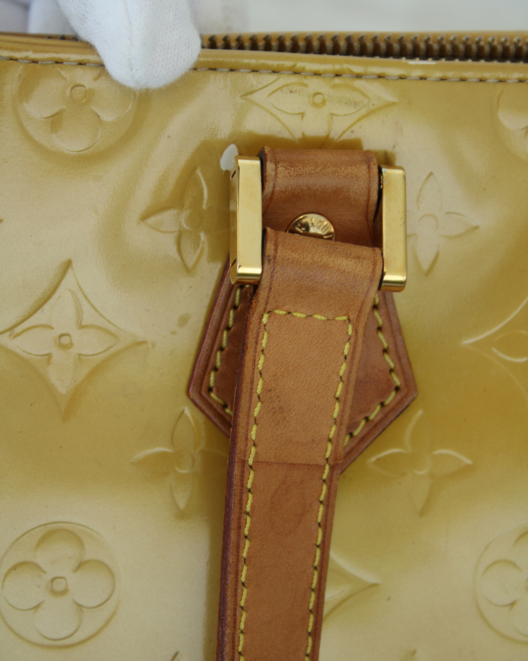 Louis Vuitton Vernis Reade PM Amarillo Translúcido con Monograma en Relieve - Imagen 5