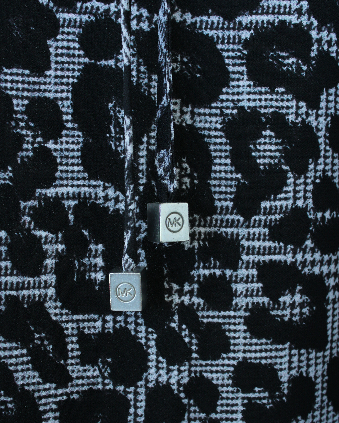 Michael Kors Blusa Animal Print con Hombros Descubiertos - Imagen 5